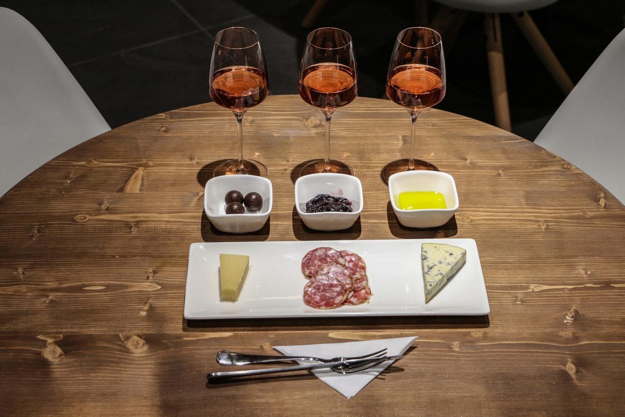 Wine Hotel Kisinyov Kültér fotó
